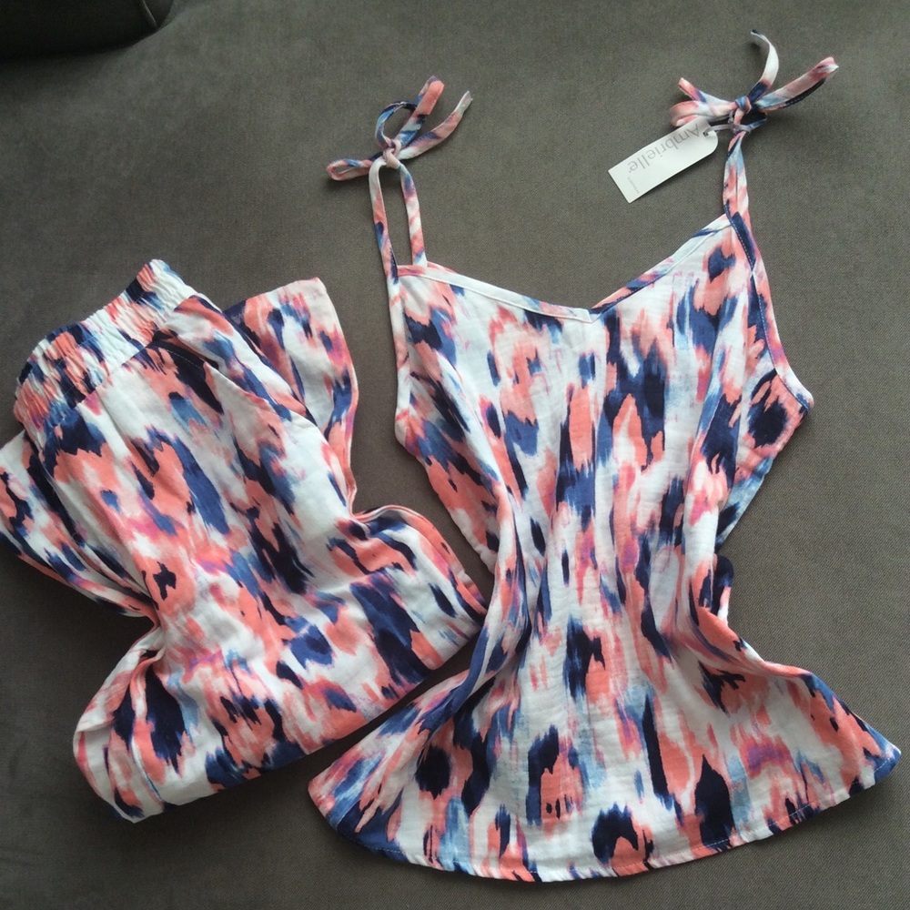 😍💋NWT A Set of PJ, super cute❤️